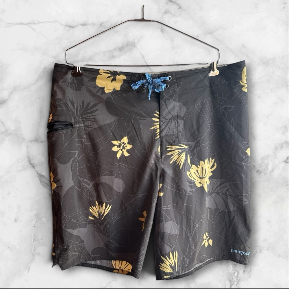 Patagonia Board Shorts Gray Floral Mens 34 10" Inseam